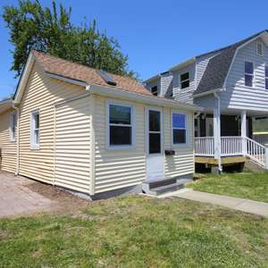 Classic Beach Bungalow 2 blocks from the beach.
