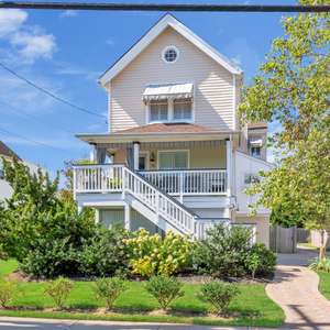 This is the one!! Monmouth Beach home ready to move in!