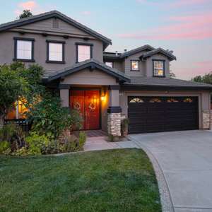 Fabulous Brentwood Home on a HUGE Private Lot!