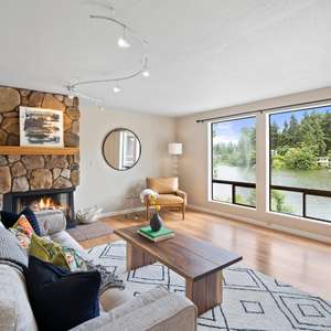 Feel like a vacation home in Echo Lake