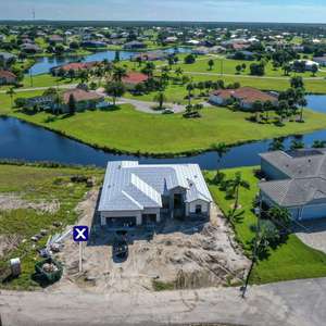 Waterfront New Construction Home in BurntStore Lakes