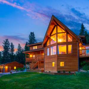 Panoramic Divide Views from Gorgeous Home