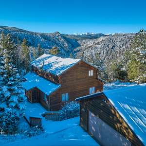 Colorado Mountain Dream Home: Views, Space, and Adventure Await!