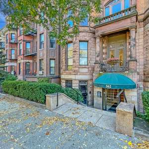 Back Bay - Prime historic district 1 bed with spectacular skyline views