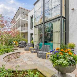 Historic Yet Modern Pied a Terre South of Broad