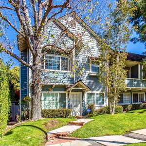 Welcome to this stunning Cape Cod Hamptons style Sherman Oaks end-unit townhome