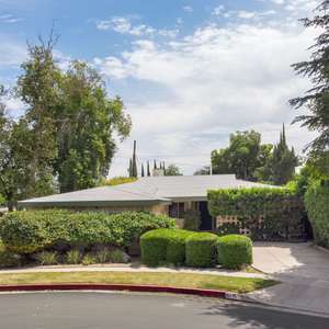 Breathtaking 3bed/3bath Quintessential Mid-Century Modern Entertainer’s Home waiting for you to invigorate