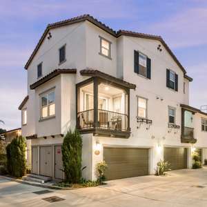Luxurious Newer Construction Tri-Level 3bed/4bath End-Unit Pasadena Townhome with panoramic views of the San Gabriel Mountains with a Walk Score®️ of 90 / 100