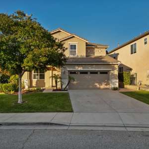 Luxurious Entertainer's Dream Home with Pool, Spa, and Prime Location in Exclusive Plum Canyon!