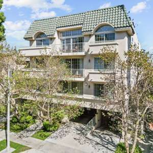 Luxury Sherman Oaks Condo w/ Stunning Views - Steps from Ventura Blvd.