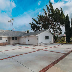 Best Lease Value in Valley Glen. Stunning Newly Remodeled 3bed/3bath Larger 