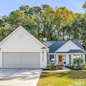 Renovated Lowcountry Cottage on Quiet Cul-de-Sac with Modern Upgrades!