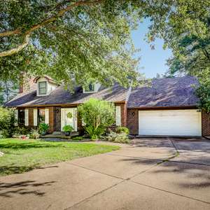 Beautiful Home in Columbia on a Quiet Cul-de-sac That Backs to a Wooded Area