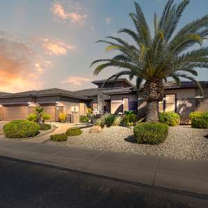 Grand Elegance on the Fairway: Luxury Living in Sun City Grand