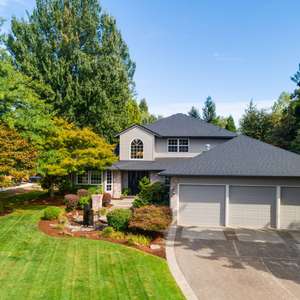 Custom 2 Story in Summit Woods!