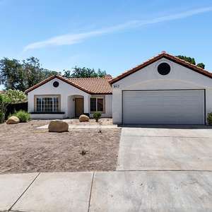 Gorgeous Updated West Palmdale Home