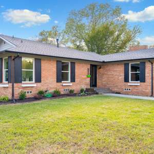 Historic Grapevine Cottage