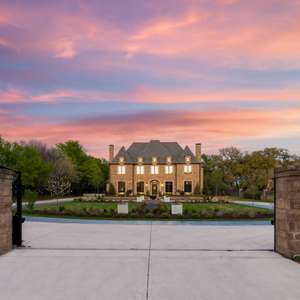 Luxurious Country Living Meets City Convenience