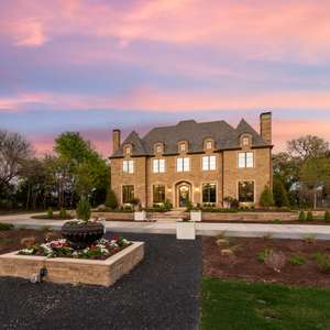 Luxurious Country Living Meets City Convenience
