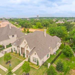 Winding Creek Single Story w Vanishing Edge Pool