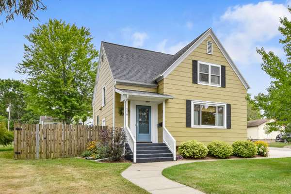 Updated and expanded 1936 cottage steps from Downtown Dodgeville!