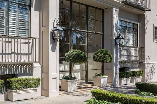 Luxury Living in the Heart of Beverly Hills