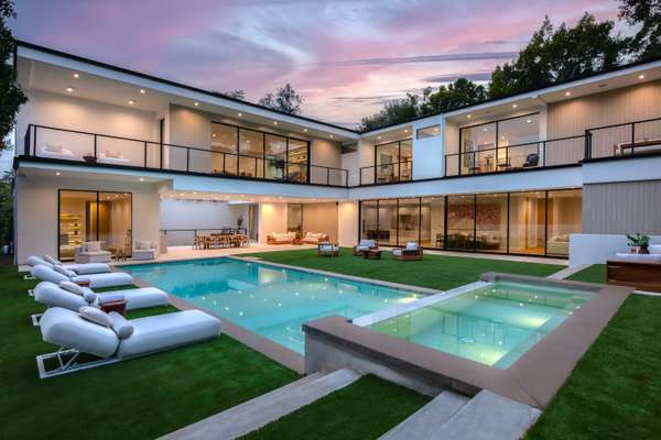 Newly Constructed Estate in the Heart of Brentwood