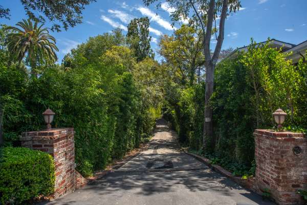 THE PERFECT BUCOLIC SANCTUARY IN PRIME BRENTWOOD
