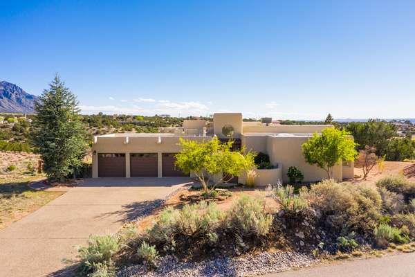 Incredible remodel in Placitas Trails North!