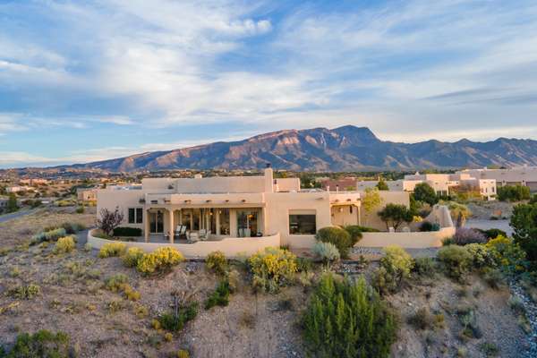Commanding views of the Sandias, Jemez Mountains and Western Mesas!