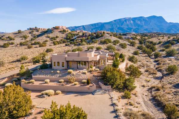Amazing views! Direct access to 5000+ acres of BLM land and trails!