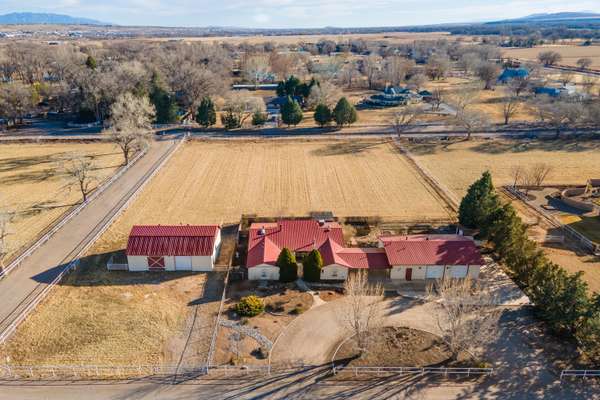 Country living, city amenities!