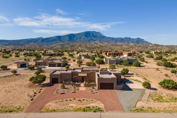 Stunning Sandia Mountain views!