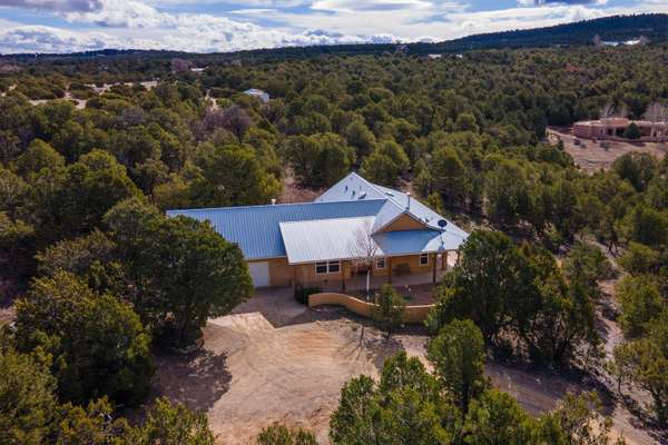 East Mountain Beauty on 5.67 acres!