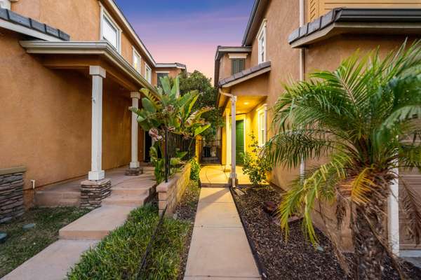 Luxurious 2 story in Santa Clarita