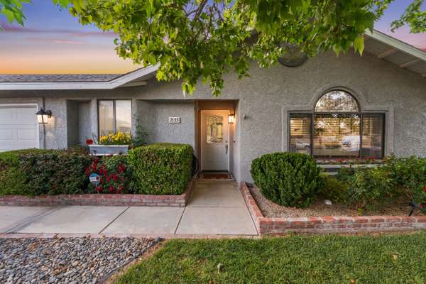Charming Single Story in Rosamond California