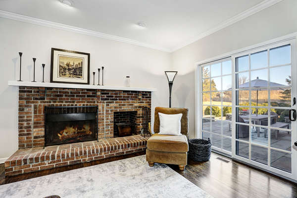 FAMILY ROOM FEATURES FIREPLACE & GLASS DOORS TO PATIO