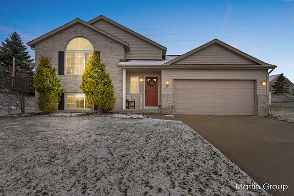 Discover the perfect blend of comfort and convenience in this Rockford gem!