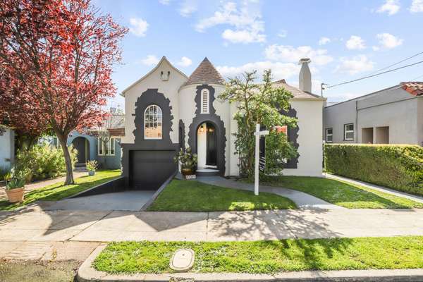 CHARMING + COZY French Normandy-Style SUPER CUTE Cottage STORYBOOK HOME, SWEET HOME!!
