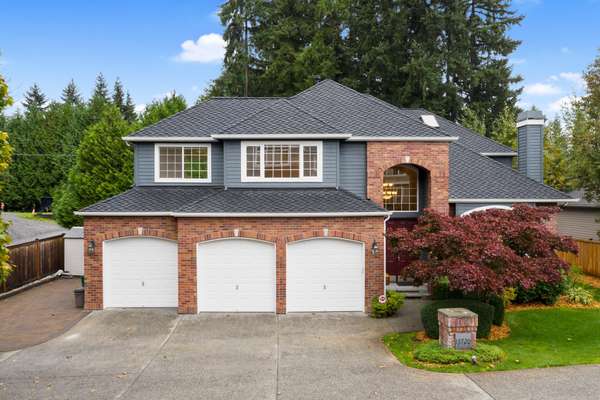 A gorgeous Murray Franklin resale in sought-after Cascade Ridge