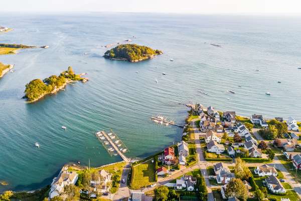 7-BEDROOM WATERFRONT HOME - FLEXIBLE LEASE TERMS!