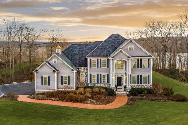FABULOUS 5-BEDROOM WATERFRONT RESIDENCE!