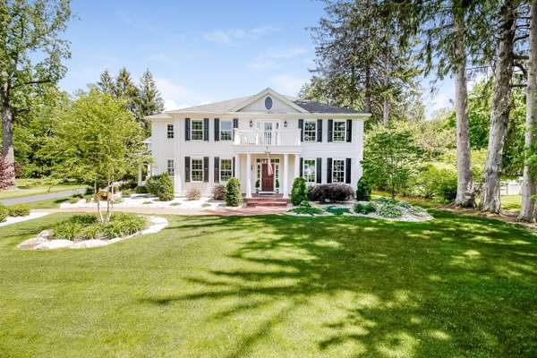 MOVE-IN READY DREAM HOME!
