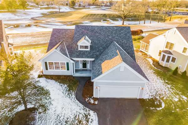 PRIME LOCATION & 18TH FAIRWAY VIEWS AT THE TPC RIVER HIGHLANDS!
