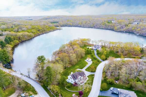 5-BEDROOM DIRECT WATERFRONT HOME ON DARROWS RIDGE