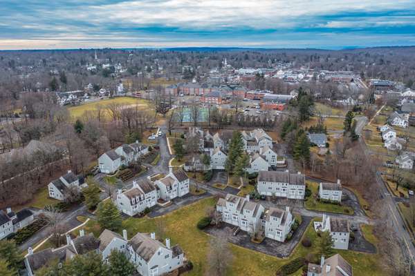 SPECTACULAR FULLY RENOVATED END-UNIT TOWNHOME IN COVETED QUAIL RIDGE