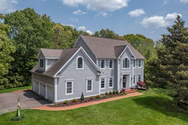 TIMELESS SOUTH GLASTONBURY COLONIAL SITED ON CUL-DE-SAC OF FINE HOMES
