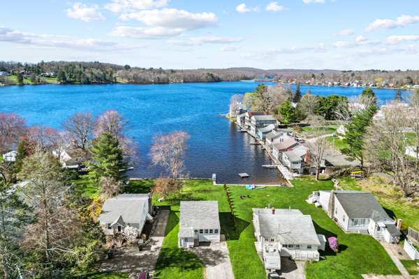 YEAR-ROUND LAKE FRONT COTTAGE