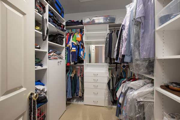 Custom Organized Walk-in Closets