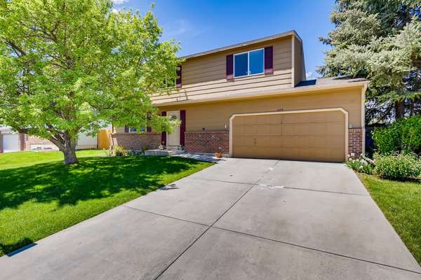 Two Story home in Longmont, not HOA!